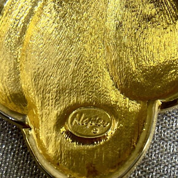 Vintage 1980s NAPIER & TRIFARI Coral Pendant, Earrings, Bracelet Set gold tone - Picture 5 of 7